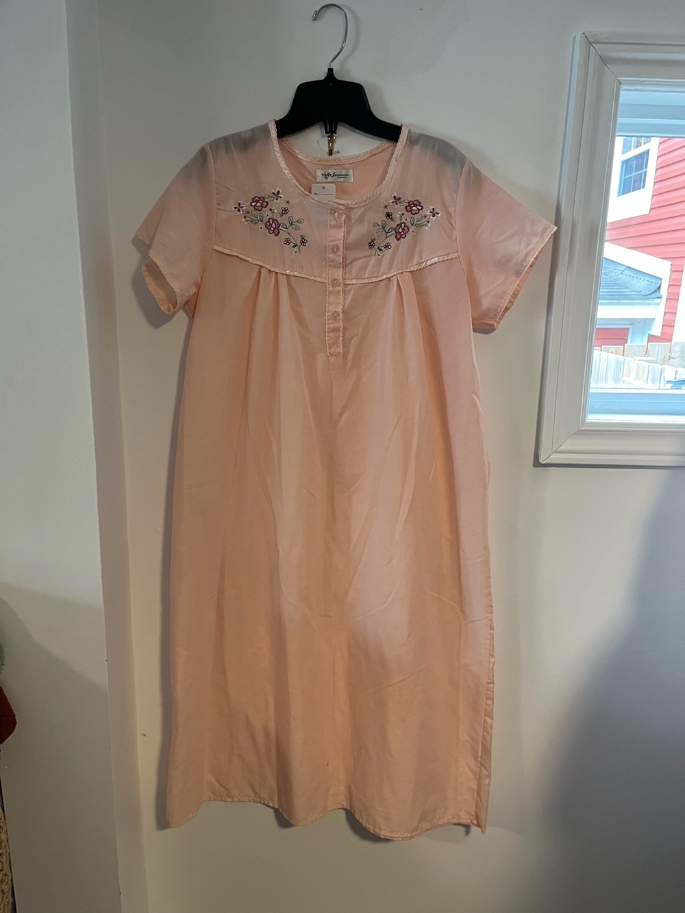Women’s Vintage Peach Embroidered Short-Sleeve Nightgown Nightdress Sleepwear M